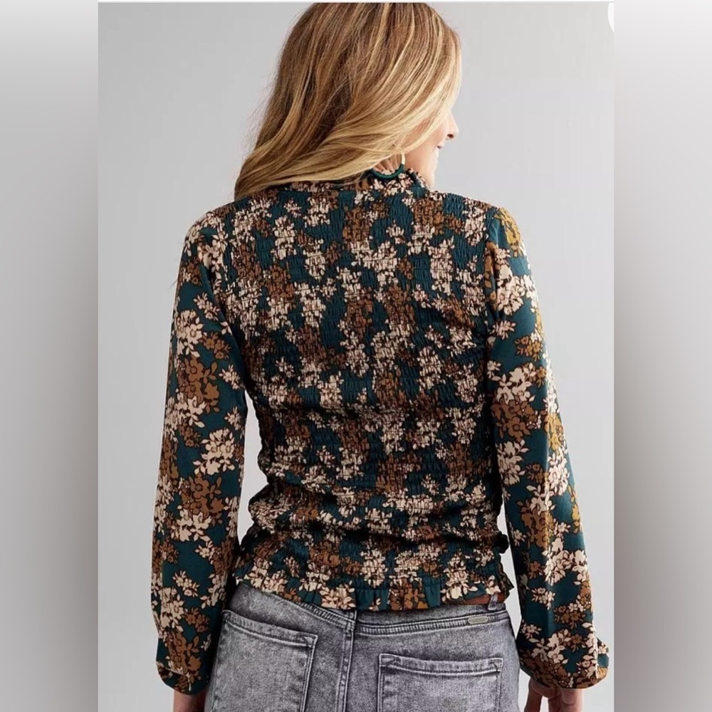 Gimmicks by BKE Floral Smocked Blouse in Teal and Brown - Picture 3 of 16